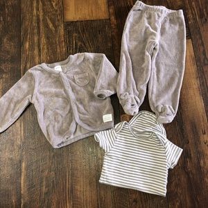 5 for $15! 🤗 Carters outfit